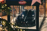 ブガッティ、世界一高価なクリスマスディスプレイは1100万ユーロ…フランスの本拠地に展示中 画像