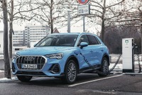 アウディ Q3 新型にPHV、燃費は71.4km/リットル…予約受注を2021年1月欧州で開始 画像