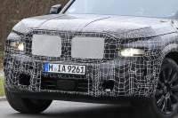 ライトは2段構え!? BMW最大のクーペSUV『X8』、ド迫力の最新プロトタイプ 画像