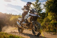 BMWモトラッド、アドベンチャーモデル新型『R1250GS』発売へ 価格は219万2000円より 画像
