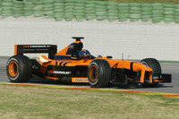 バレンシアF1テスト、アロウズ入りのフレンツェンが2度のクラッシュ! 画像