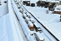 冬用タイヤの安全確認を義務付けへ---雪道を走行するトラック・バスの事業者 画像