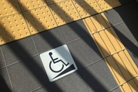 改正バリアフリー法…道路管理者に職員の対応や音声案内を義務付け ソフト基準 画像