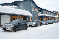 BMW開発車両がズラリ冬テスト…X3M 改良新型、リフレッシュされたLED鮮明に 画像