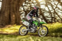 カワサキ、グローバル向けオフロード専用モデル『KLX230R S』発売…ローシート仕様 画像