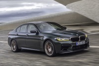 BMW M5 に635馬力の「CS」、軽量モデルをワークスドライバーが試す［動画］ 画像