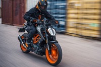KTMジャパン、スモールデュークシリーズなど2021ストリートモデル5車種発売へ 画像