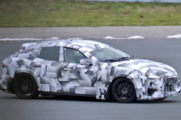これがフェラーリ初のSUV!? マセラティ風の最新プロトタイプをスクープ 画像