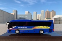 シダックスグループの貸切バスを模型化…事業参入20周年 サン・アンド・ムーン号 画像