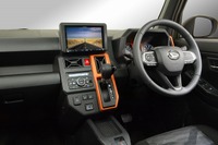 タフトに市販8インチカーナビを装着、カナックが取付キット発売 画像