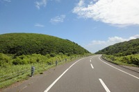 2030年半ばに乗用車新車販売の電動車比率100%---施策に関して意見募集 国交省と経産省 画像