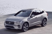 ボルボ XC60、フロントマスクを小変更…2022年型を欧州発表 画像