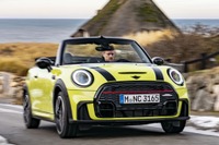 MINI コンバーチブル に改良新型、表情一新…欧州発売 画像