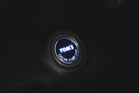 トムス、ほのかに光るプッシュスタートボタン発売…ヤリスやハリアーなど対応 画像