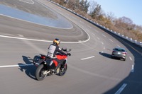 【ドゥカティ ムルティストラーダV4S 試乗】歴代最大の進化！市販バイク初のACCを試す…丸山浩 画像