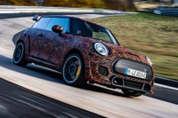 MINIの新型車、高性能「JCW」初のEVの可能性も…ティザーイメージ 画像