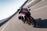 【ドゥカティ ムルティストラーダV4S 試乗】V4の選択が過去最強のマルチマシンを生んだ…鈴木大五郎 画像
