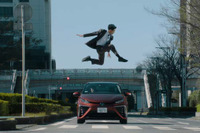 「忍者にならないと渡れない」日本の横断歩道…かなしい結末［動画］ 画像