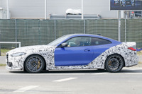 BMW M4 最強モデルの名は「CS」か「CSL」か…高速テストでボディパネル露出 画像