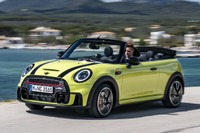 MINI コンバーチブル 「JCW」に改良新型、スポーツ性を強化…欧州発表 画像