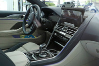 BMW 8シリーズ カブリオレ 改良新型、内外装を初スクープ! 画像