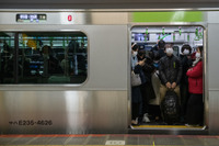 列車の混雑率「新聞」から「スマホ」表現に変更…国交省が試行［新聞ウォッチ］ 画像