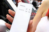 【CEATEC08】インテリジェントキー機能ケータイ…日産とNTTドコモ 画像