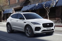 ジャガーの小型SUV『E-PACE』、スポーティな「R-ダイナミックブラック」…欧州発表 画像