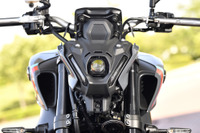 【ヤマハ MT-09 新型】「顔がない」デザインはなぜ? カラーへのこだわりはフレームにも 画像