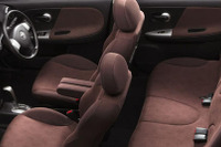 日産 ノート に 15ブラウニーインテリア を設定 画像