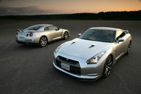 日産 GT-R 対 ポルシェ 911 場外バトル勃発 画像