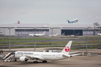 JAL、今夏のボーナス0.3カ月…再上場後最低水準［新聞ウォッチ］ 画像