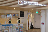 初心者パパの「おむつ替え」デビューは、サービスエリアで【岩貞るみこの人道車医】 画像
