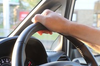 自家用自動車を使った有償輸送の規制を緩和へ 実証実験しやすく 画像