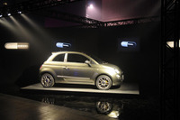 【写真蔵】フィアット 500 by DIESEL…右ハンドルだ! 画像