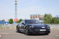 ポルシェ、リアルタイムの危険警報システム開発…ボーダフォンとヒアと提携 画像