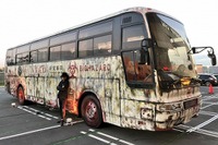 「オバケバス」、あべのハルカス前に出現---移動式お化け屋敷 画像