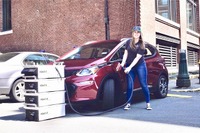電欠車をレスキュー!! 可搬式EV急速充電器、日本初登場 画像