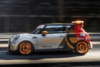 MINIのEVを高性能化、「フォーミュラE」ペースカーがヒルクライム出走へ…グッドウッド2021 画像