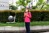 視覚障がい者向け遠隔サポート…センターから視覚情報提供 実証実験始まる 画像