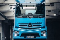 メルセデスベンツ、次世代EVトラックと初の燃料電池トラックを生産へ 2024年以降 画像