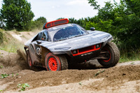 アウディ、2022年のダカールラリー挑戦車「RS Q e-tron」を発表…フォーミュラEやDTMの技術も活用 画像