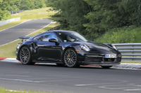 ポルシェ 911 初のハイブリッドは新時代の幕を開くか? 後部座席に隠されたものとは 画像