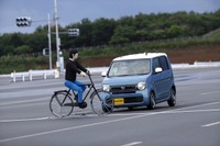 衝突被害軽減ブレーキの対象に自転車 国交省が義務化へ 画像