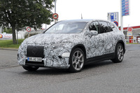 メルセデスベンツのフルサイズ電動SUV『EQS SUV』、年内発表へ…最新プロト車両を目撃 画像