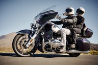 BMWモトラッド、ビッグボクサー『R18』にバガースタイルの新モデル 価格は311万2500円より 画像