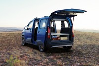 プジョー リフターを車中泊仕様に、無加工で取付可能な純正オプション登場 画像