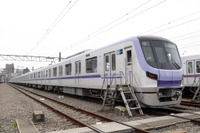 東京メトロ半蔵門線新型車両18000系、運行開始 画像