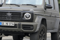 究極のGクラス「4×4スクエアード」発表間近か!? アーミールックのプロト車両を激写 画像