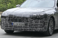 BWM 7シリーズ のヘッドライトも上下二段タイプに!? 次期型プロタイプを激写 画像